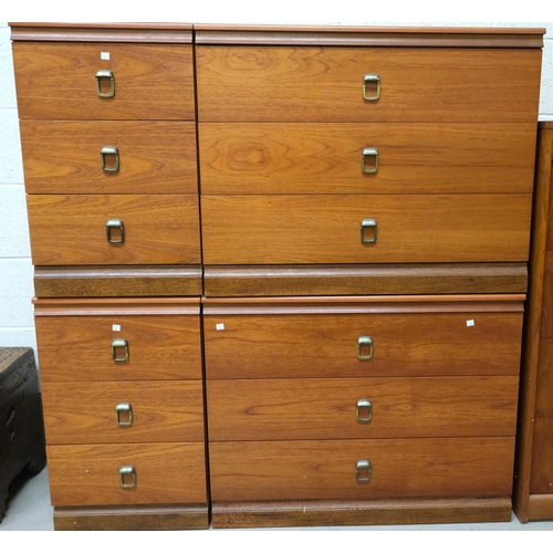 900 - A mid 20th century teak Meredith Avalona part bedroom suite comprising two small chests of drawers a... 