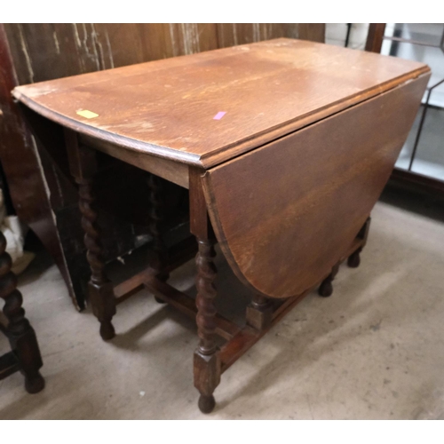 987 - An oak drop leaf barley twist table, length 106cm