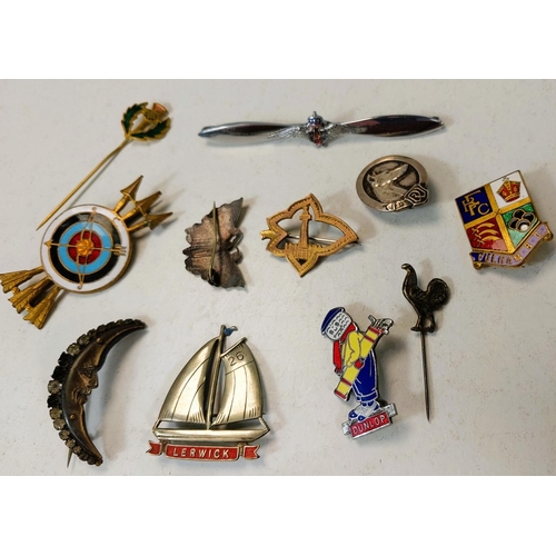 700 - A DUNLOP enamelled caddy brooch and an interesting selection of similar brooches and pins