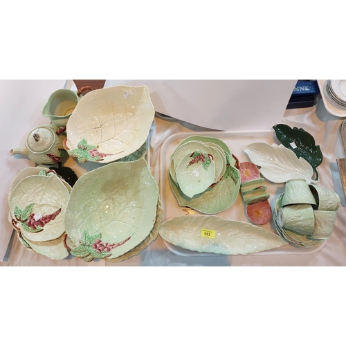 553 - A large selection of Carlton green leaf part china (approx. 32 pieces).