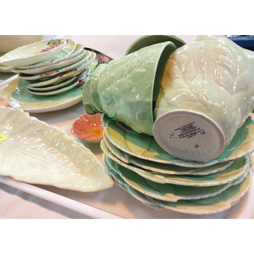 553 - A large selection of Carlton green leaf part china (approx. 32 pieces).