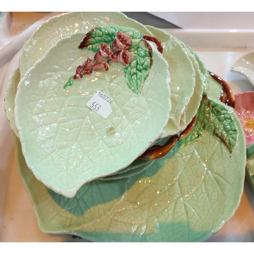 553 - A large selection of Carlton green leaf part china (approx. 32 pieces).