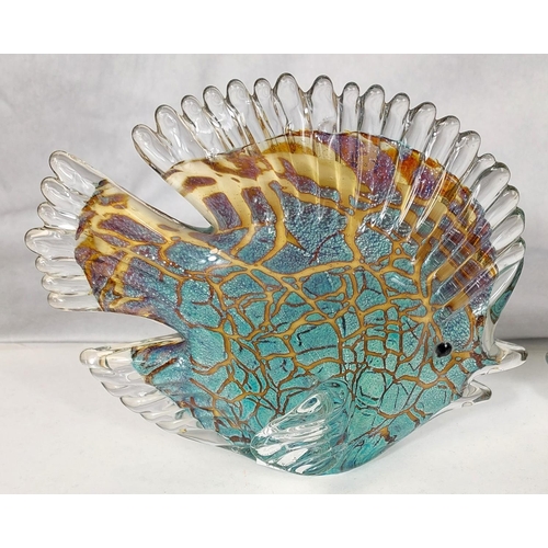 570 - A Murano style turtle, length 17cm; a similar pair of tropical fish with turquoise colouring, length... 