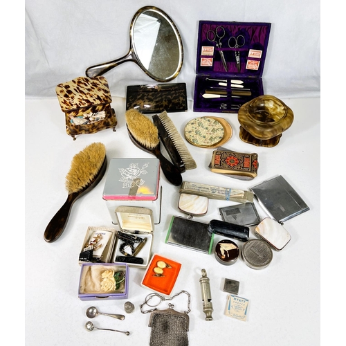 742 - A hallmarked silver small mesh purse, 2 silver salt spoons and a thimble, a Vogue powder compact, to... 