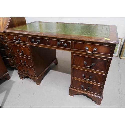 913 - A reproduction mahogany kneehole desk