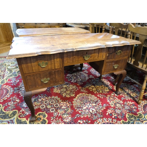 984 - A reproduction stained wood sloped rectangular desk with five drawers below