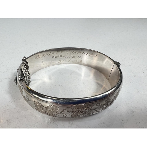 744 - A hall marked silver bangle and other various costume jewellery 