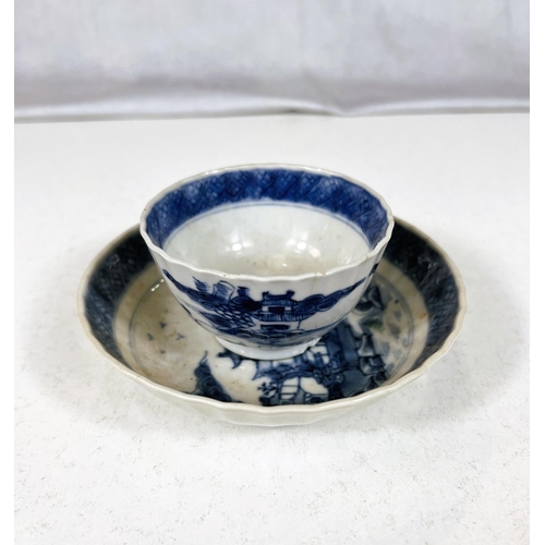 622 - A 19th century blue and white tea bowl and saucer and a Chinese lidded vase a.f