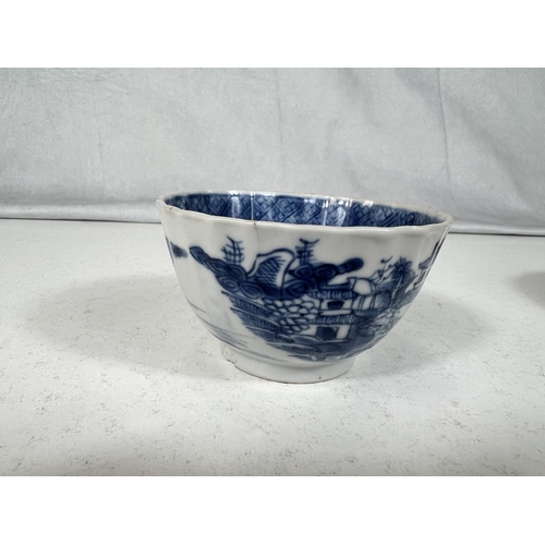 622 - A 19th century blue and white tea bowl and saucer and a Chinese lidded vase a.f