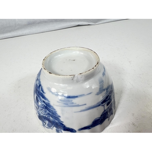 622 - A 19th century blue and white tea bowl and saucer and a Chinese lidded vase a.f