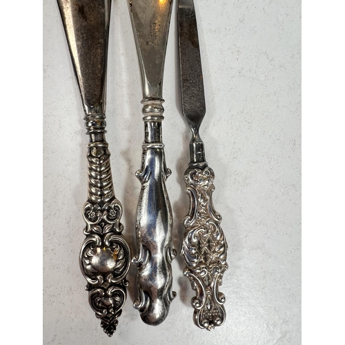 761 - A collection of silver handled button hooks and similar items