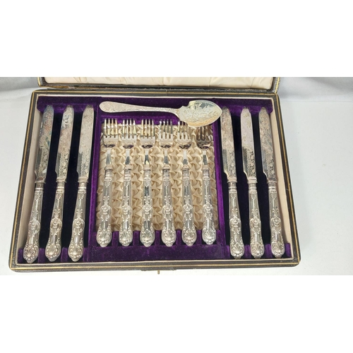 670 - A cased set of silver handled fish knives and forks, a boxed set of silver handled tea knives.