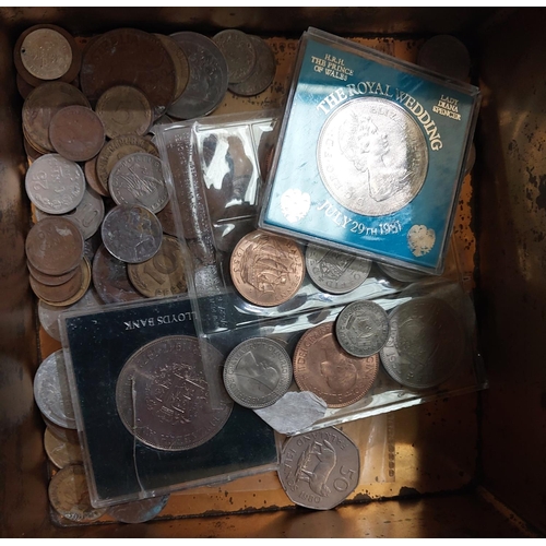 258 - A collection of foreign coins and banknotes and a 1953 GB coin set.