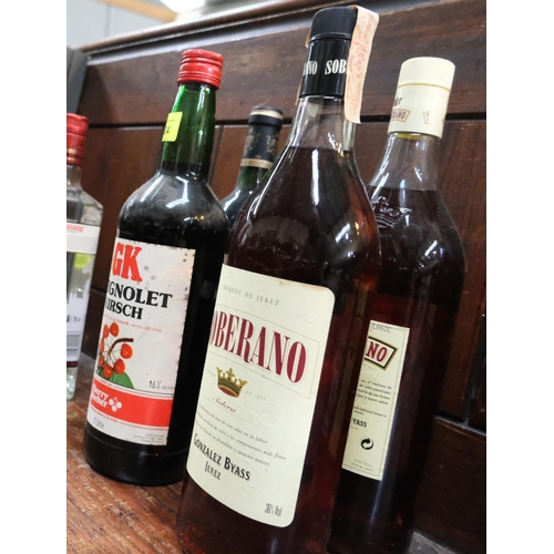 804 - Three 1000ml bottles of Soberano Solera and two other bottles