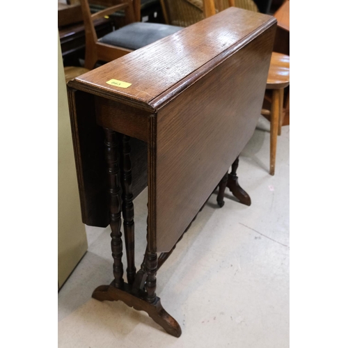 863 - A late Victorian oak Sutherland table, turned supports and stretcher, 75cm