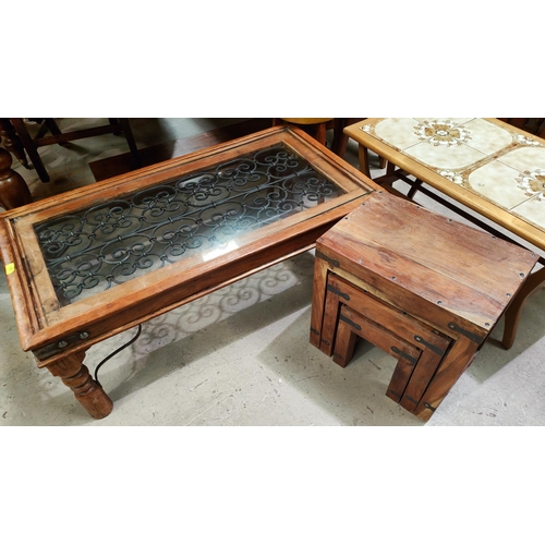 922 - A nest of 3 rustic occasional tables; a pine and glass coffee table