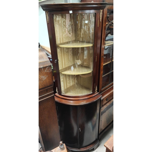 924 - A reproduction mahogany corner display cabinet with glazed upper section