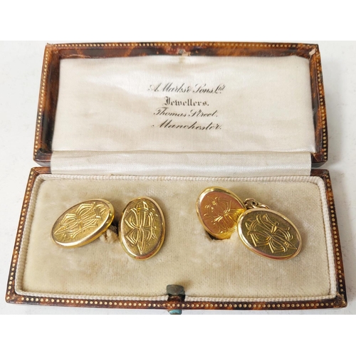 709 - A set of 15ct gold cufflinks, monogrammed, 4.6gms