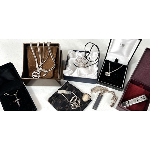 796 - A selection of Gucci and other silver jewellery 