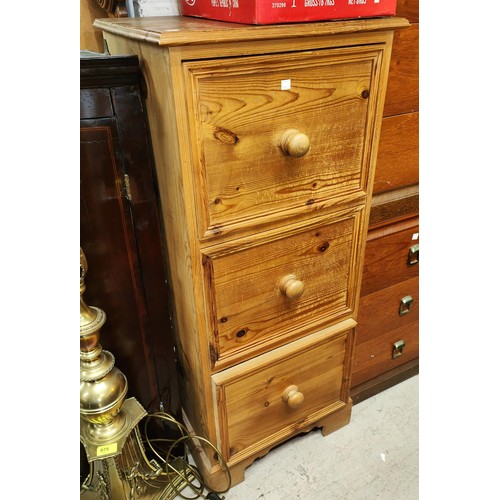 941A - A pine chest of 3 deep drawers, ht. 112cm