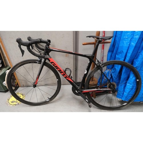 61A - A TCR Giant Advanced road bike with Shimano brakes etc