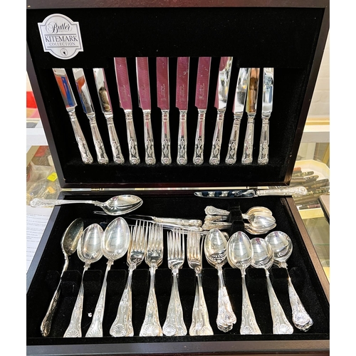 656 - A 6 setting canteen of silver plated, Kings pattern cutlery in a fitted box.