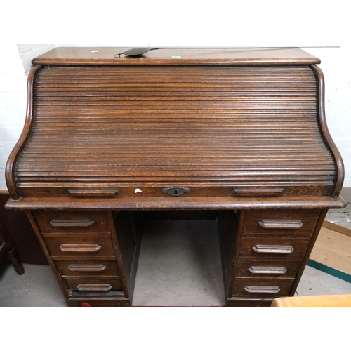 941 - An early 20th century oak 