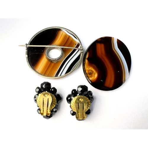 609 - A Victorian jet mourning brooch and earrings; a circular agate brooch and an agate oval plaque.