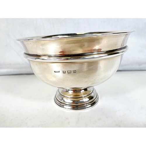 616 - A plain silver bowl on pedestal foot, Birmingham 1912, 2.7oz and a pierced square dish, 1919, 1.5oz&... 