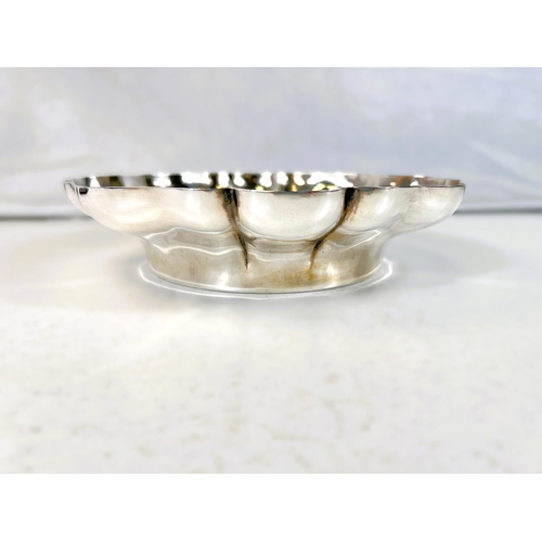 623 - A silver scalloped open fruit bowl, Birmingham, 14.8oz.