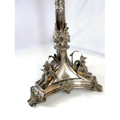 640 - A large ornate 6 branch candelabrum with cast acanthus + face mask decoration to the columns and 3 G... 