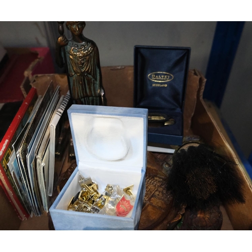 34 - An Art Deco cased set of spoons; a students microscope, vintage mini trump cards; other collectables... 