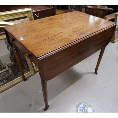 923 - A Georgian mahogany Pembroke table with single drawer, turned legs, length 91x57cm (with leaves down... 