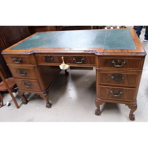 927 - A mahogany Georgian style library desk with green leather writing surface, three drawers to each pil... 