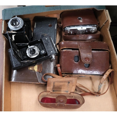 324D - A selection of vintage cameras etc.