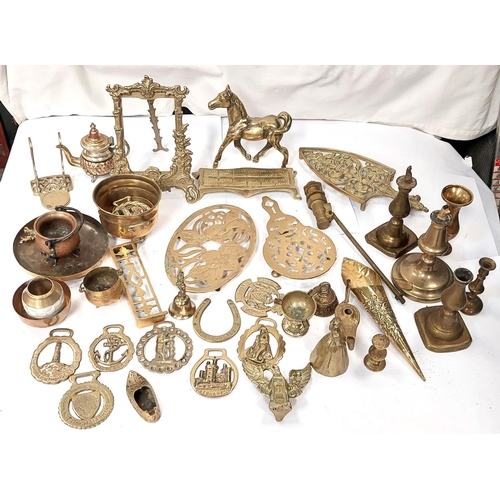 90B - A selection of brassware etc