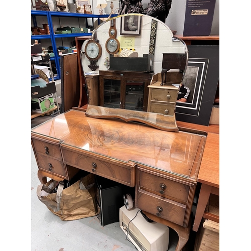 970A - A walnut dressing table with a shield shaped mirror