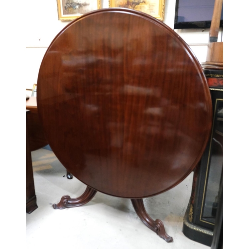 1026 - A mahogany tilt top circular dining table on tripod carved base, diameter 120cm, and five mahogany c... 