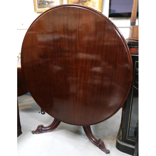 1026 - A mahogany tilt top circular dining table on tripod carved base, diameter 120cm, and five mahogany c... 