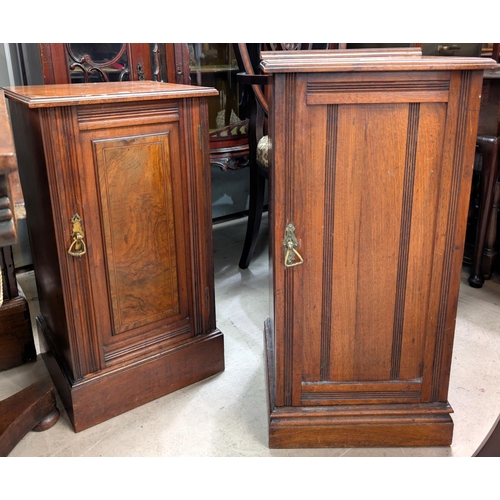 1045 - Two Edwardian mahogany bedside pot cupboards with single door.