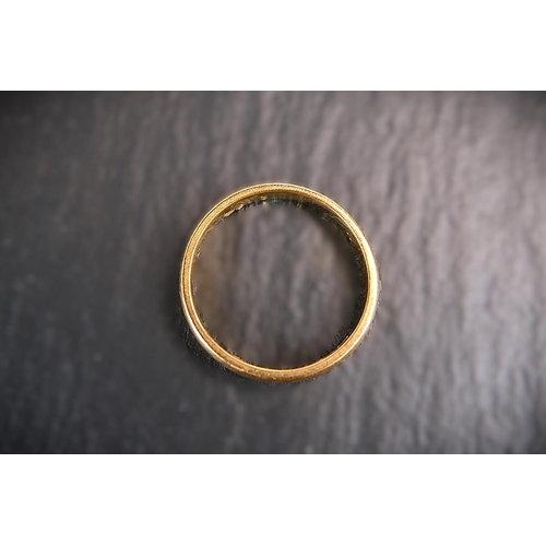 686 - A 22 carat hallmarked gold wedding ring, 4.2 gms, size 'P'.&nbsp;