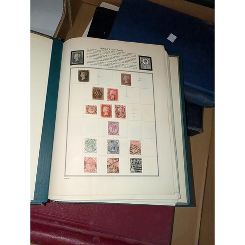 202 - GB: a collection of QV-QEII in album and a world collection in three albums.