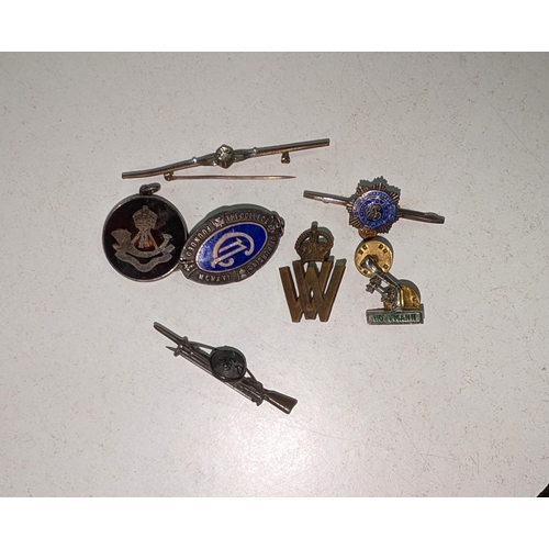 212A - A Womens Volunteer badge, no 50228, a College of Nursing silver badge no 13381, 5 others.