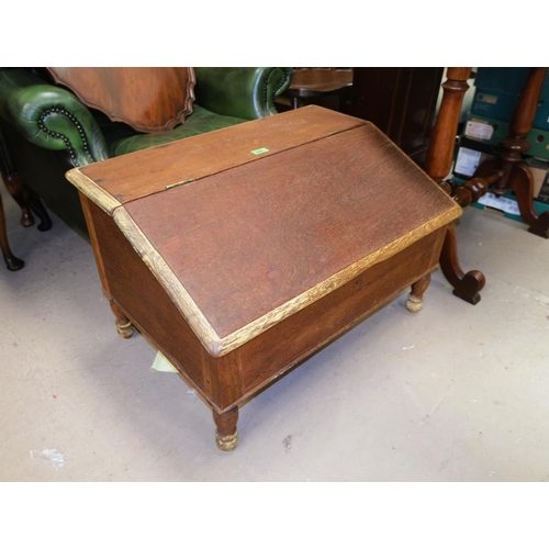 979 - A table top desk/writing box with hinged sloped front; a Victorian oak hall chair.