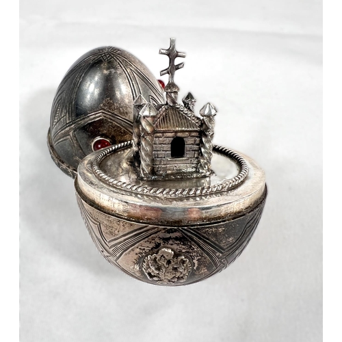 687 - Russian silver, egg on stand, embossed decoration with relief Moscow coat of arms, with small buildi... 