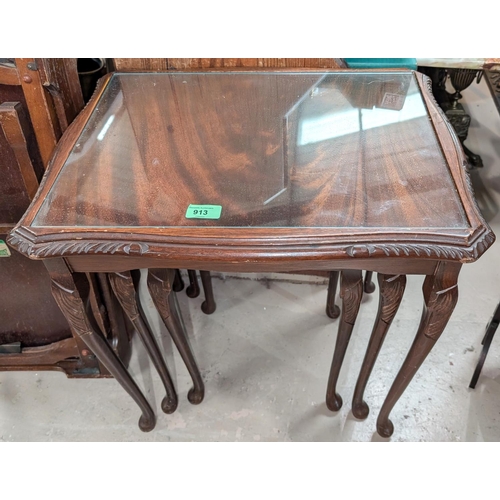 1000 - A nest of three mahogany occasional tablesNo bids sold with next lot