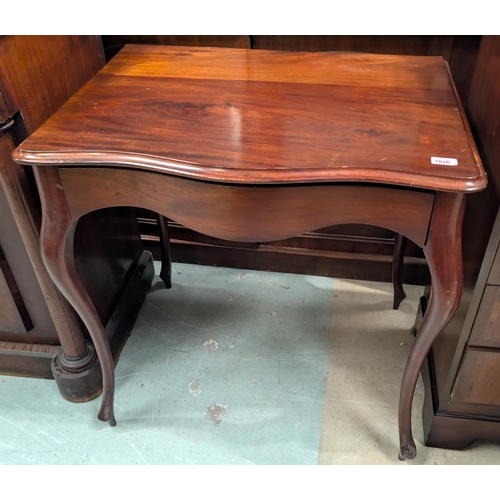 1026 - A mahogany side table with frieze drawer of rectangular form