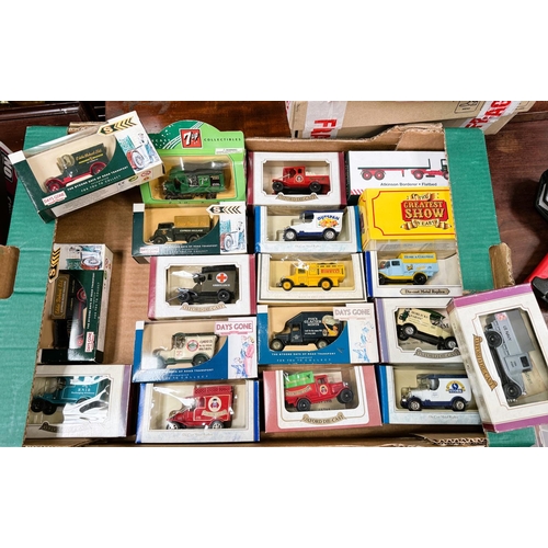 375 - A good collection of boxed 'Days Gone' and other diecast vehicles.