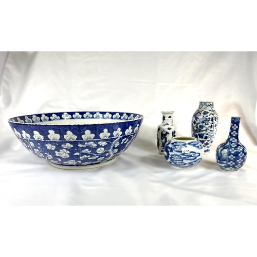 415A - A large Chinese blue and white bowl with floral decoration, ribbed, seal mark to base, diameter 40cm... 