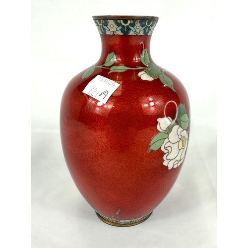 624A - A Japanese Meiji red ground Cloisonne vase with floral decoration 15cm